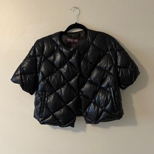 Elegant Black Short-Sleeve Puffer Jacket